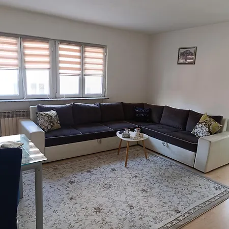 Old Town Apartment *